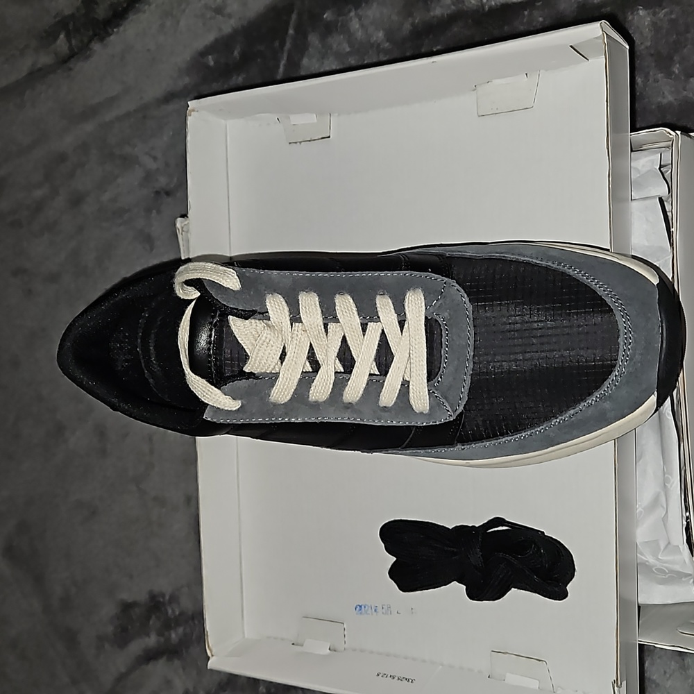 Calvin Klein Inez Sneakers.BRAND NEW IN ORIGINAL BOX.NEVER WORN!!